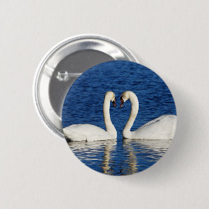 Badge Rond 5 Cm Signe blanc de coeur de forme de deux cygnes