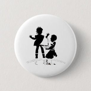 Badge Rond 5 Cm silhouette de fille et garçon et bateau modèle