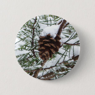 Badge Rond 5 Cm Snowy Pine Cône II hiver Photographie de la nature