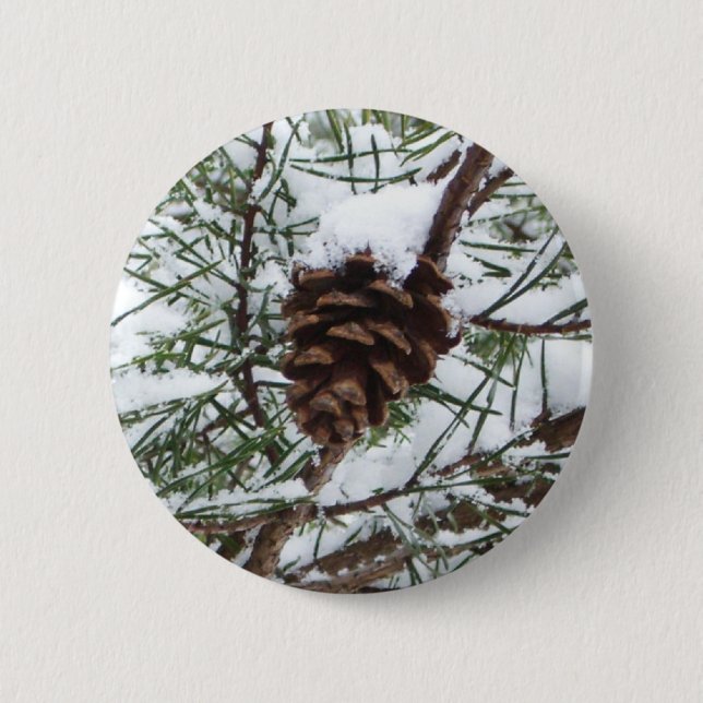 Badge Rond 5 Cm Snowy Pine Cône II hiver Photographie de la nature (Devant)