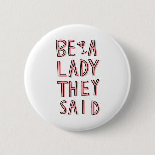 Badge Rond 5 Cm Sois Une Dame Dit-On