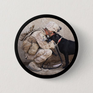 Badge Rond 5 Cm Soldat en camouflage avec chien militaire