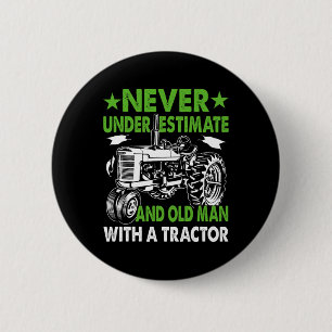 Badge Rond 5 Cm Sous-estimer un vieil homme avec un tracteur