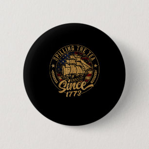 Badge Rond 5 Cm Spilling The Tea Depuis 1773 Us History Teacher 4E