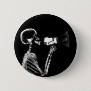 BADGE ROND 5 CM SQUELETTE DE RAYON X SUR LE MÉGAPHONE - B&W