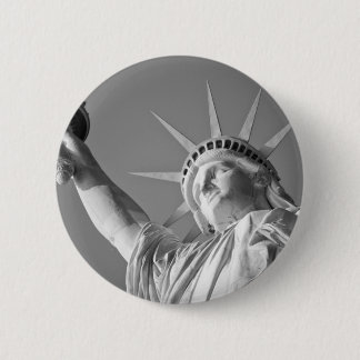 Badge Rond 5 Cm Statue blanche noire de la Liberté