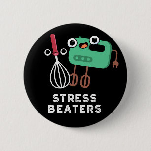 Badge Rond 5 Cm Stress Beatters Funny Baking Whisk Pun Dark BG