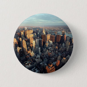 Badge Rond 5 Cm Sun place sur la vue de paysage urbain de New York