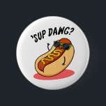 Badge Rond 5 Cm Sup Dawg Funny Hot Dog Pun<br><div class="desc">Sup Dawg Funny Hot Dog Pun présente un cool à l'allure mignonne dans ses lunettes de soleil en vous saluant avec un sup dawg. Un petit cadeau pour la famille et les amis qui aiment les puns hot dog.</div>