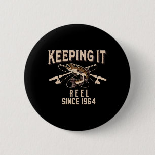 Badge Rond 5 Cm Tenir le rythme depuis 1964 Pêcheur Pêcheuse B