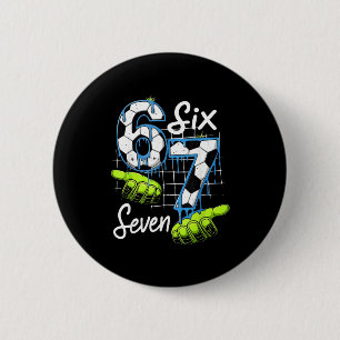 Badge Rond 5 Cm Terrain de football Groovy 67 Six Seven Meme drôle