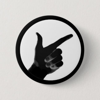 Badge Rond 5 Cm TheseGuys dirigeant la main