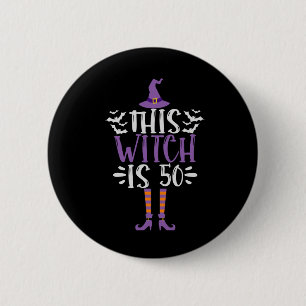 Badge Rond 5 Cm This Witch is 50th Funny Spooky Halloween Birthday