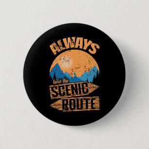 Badge Rond 5 Cm Toujours Prendre L'itinéraire Touristique Aventure