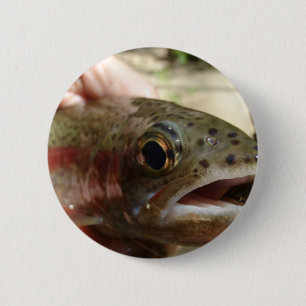 Badge Rond 5 Cm Truite en main