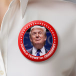 Badge Rond 5 Cm Trump 2024 avec photo et frontière rouge<br><div class="desc">Une campagne photo pour Donald Trump à l'élection présidentielle de 2024. Ce bouton inclut Donald avec une bordure bleue et rouge autour de la photo. Le type de discours dit Donald Trump à la présidence - 2024. Pour des résultats optimaux, le détail de cette conception est le mieux indiqué sur...</div>