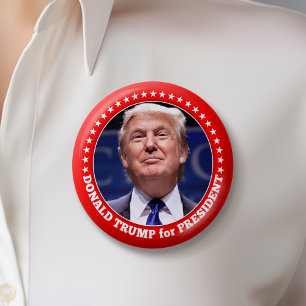 Badge Rond 5 Cm Trump 2024 avec photo et frontière rouge