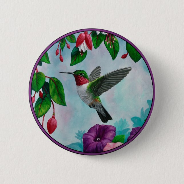 Badge Rond 5 Cm Un colibri vole dans un jardin fleuri (Devant)