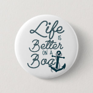 Badge Rond 5 Cm Une vie amusante est meilleure sur un bateau pour