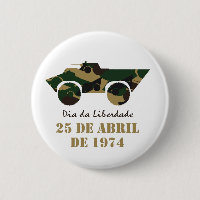 Véhicule militaire symbole de la Révolution du 25 