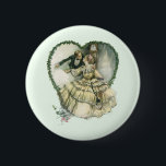 Badge Rond 5 Cm Vintage Harrison Fisher, Christmas Bride and Groom<br><div class="desc">Vintage illustration love and romance image by Harrison Fisher,  1908. A Victorian couple dressed in a tuxedo and wedding gown kissing on New Year's Eve at the stroke of midnight inside of a heart made of Christmas holly. The happy newlyweds kiss. Great image to use for a December wedding.</div>