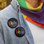 Badge Rond 5 Cm Vote Gay pride Arc-en-ciel Élection politique Noir<br><div class="desc">Un joli dessin d'électeur LGBTQ avec VOTE écrit en arc-en-ciel. Voter bleu soutient les droits des homosexuels.</div>