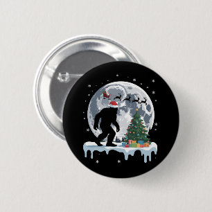 Badge Rond 5 Cm Xmas Bigfoot Père Noël Arbre Traîneau Lune Renne N