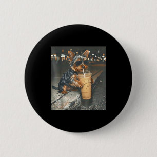 Badge Rond 5 Cm Yorkie buvant du café glacé mème animal drôle chie