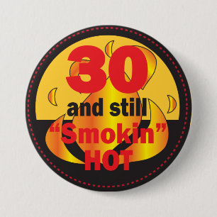 Badge Rond 7,6 Cm 30 et toujours chaud fumant  30e anniversaire