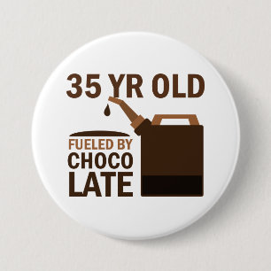 Badge Rond 7,6 Cm 35 ans alimentés par le chocolat