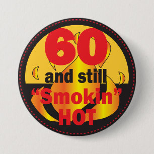 Badge Rond 7,6 Cm 60 et toujours chaud fumant  60e anniversaire