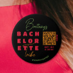 Badge Rond 7,6 Cm Bachelorette Tribe QR Code Hashtag<br><div class="desc">Le nom de la mariée en lettres chic,  les mots bachelorette tribe,  #yourhashtag,  plus votre Venmo QR Code pour lui acheter un verre,  ces boutons sont amusants à donner à vos filles de la fête de bachelorette. Parfait parti pour votre tribu nuptiale ! CORRESPONDANCE d'objets dans notre collection.</div>