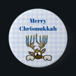Badge Rond 7,6 Cm Cerf avec Menorah Antlers Chrismukkah Button<br><div class="desc">Voici un bouton amusant à porter pendant la période des fêtes au travail, à la maison ou lors d'un rassemblement en famille. Il présente mon renne avec des bois comme une Menorah. En dessous on peut lire "Merry Chrismukkah." Vous pouvez modifier ou supprimer ce texte si vous voulez que ce...</div>