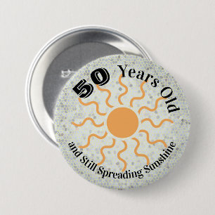 Badge Rond 7,6 Cm Cinquante Ans Et Toujours Plein De Soleil Annivers