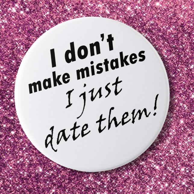 Badge Rond 7,6 Cm Citation drôle dire boutons de plaisanterie cadeau (A funny quote about dating with a black and white typography design. Customize for her or him!)
