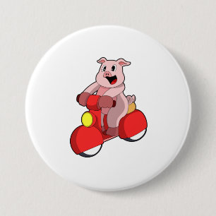 Badge Rond 7,6 Cm Cochon en vélo avec Scooter