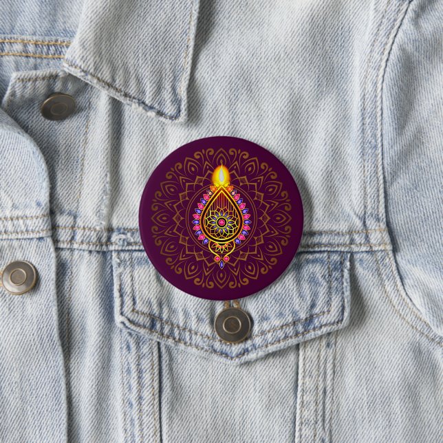Badge Rond 7,6 Cm Diwali Bijoux Diya Design bougie Mandala Purple (En situation)