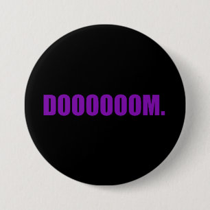 Badge Rond 7,6 Cm DOOOOOM. Bouton en violet