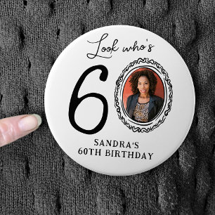 Badge Rond 7,6 Cm Drôle de regard qui a 60 ans ! Photo 60e anniversa