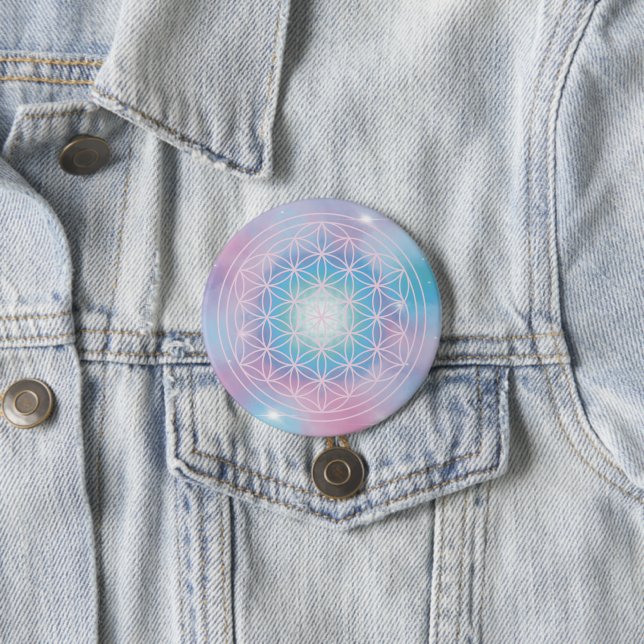 Badge Rond 7,6 Cm Fleur Céleste – Géométrie Sacrée (En situation)