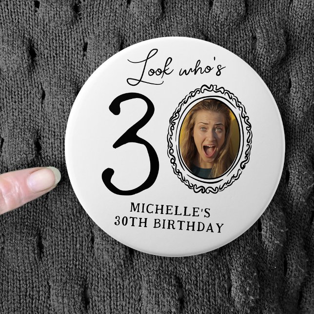 Badge Rond 7,6 Cm Funny Look Who's 30! Photo 30th Birthday (Créateur téléchargé)