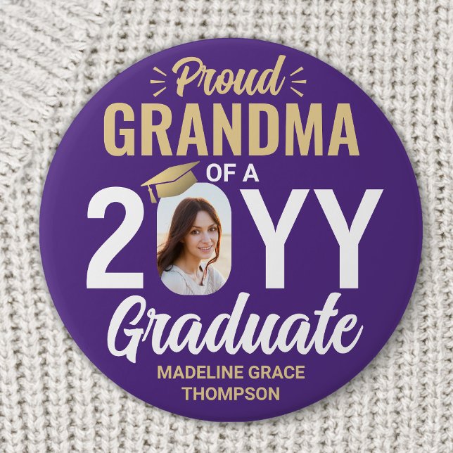 Badge Rond 7,6 Cm Graduate Photo Proud Grandma Modern Purple & Gold (Créateur téléchargé)