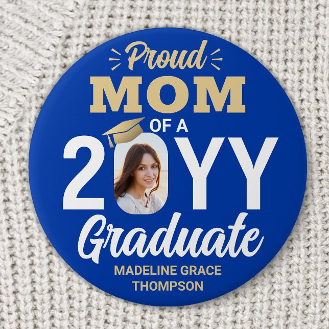 Badge Rond 7,6 Cm Graduate Photo Proud Mom Modern Royal Blue & Gold (Créateur téléchargé)