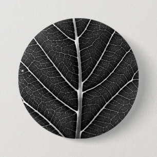 Badge Rond 7,6 Cm Gros plan sur une feuille lumineuse noir et blanc