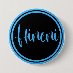 Badge Rond 7,6 Cm Hineni - Je suis ici
