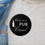 Badge Rond 7,6 Cm Jour de la bière de l'agrafe du pub Boire<br><div class="desc">This design created though digital art. It may be personalized in the area provide or customizing by choosing the click to customize further option and changing the name, initials or words. Donc, change le texte color and style or delete the text for an image only design. Contact me at colorflowcreations@gmail.com...</div>