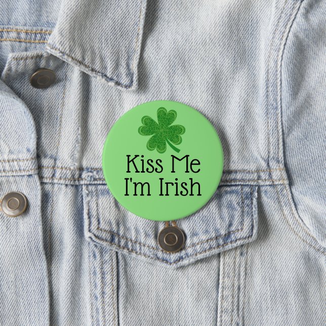 Badge Rond 7,6 Cm Kiss Me I'm Irish Clover St. Patrick's Day (En situation)