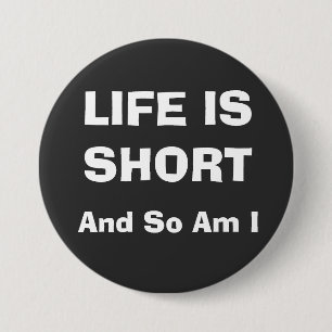 BADGE ROND 7,6 CM LA VIE EST COURTE