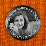 Badge Rond 7,6 Cm Les Cieux Ont Gagné Un Ange | Hommage photo<br><div class="desc">Un bouton pour les amis et la famille à porter à un enterrement avec une photo de votre être cher et les mots "LES CIEUX ONT REÇU UN ANGE" personnalisés avec leur nom.</div>