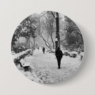 Badge Rond 7,6 Cm Les gens dans le parc pendant la journée d'hiver